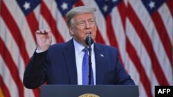 រូបឯកសារ៖ ប្រធានាធិបតី​សហរដ្ឋ​អាមេរិក​លោក ដូណាល់ ត្រាំ ថ្លែង​សុន្ទរកថា នៅ​ចំពោះ​មុខ​អ្នកសារព័ត៌មាន​នៅ​ក្នុង​សួនផ្កាកុលាប​ដែល​ស្ថិត​នៅក្នុង​បរិវេណ​នៃ​សេតវិមាន​ក្នុង​រដ្ឋធានី​វ៉ាស៊ីនតោន​កាលពី​ថ្ងៃទី ១ ខែមិថុនា ឆ្នាំ ២០២០។