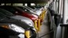 Barisan mobil listrik yang terparkir di garasi Universitas California, Irvine, menerima pengisian daya pada 26 Januari 2015. (Foto: Edison Labs/Reuters/Lucy Nicholson)