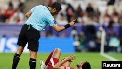 دیدار افتتاحیه جام، قطر- لبنان با قضاوت داور ایرانی استرالیا، علیرضا فغانی برگزار شد.