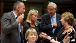 Para menteri luar negeri Uni Eropa dalam pembicaraan darurat, Jumat (15/8), untuk membahas tanggapan bersama menghadapi para ekstremis Islamis di Irak.