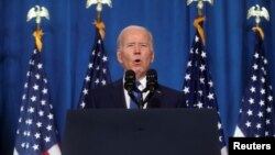 ამერიკის პრეზიდენტი ჯო ბაიდენი თეთრ სახლში გამოსვლისას. ვაშინგტონი, აშშ. 2 ნოემბერი, 2022 წ.