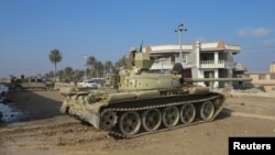 Iraqi soldiers take part in an intensive security deployment on the streets of Ramadi, Jan. 18, 2014. 