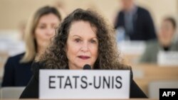 Duta Besar Amerika Michele Taylor berbicara di depan Dewan Hak Asasi Manusia PBB di Jenewa, Swiss (foto: dok). 