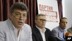 Борис Немцов, Михаил Касьянов и Владимир Милов, июнь 2011