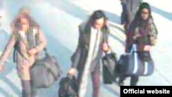 "Islomiy davlat"ga qo'shilish uchun Suriyaga yo'l olayotgan o'smir qizlar - London politsiyasi tarqatgan surat