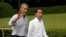 Mantan Presiden AS, Barack Obama (kiri) melambaikan tangannya kepada para wartawan saat berjalan bersama Presiden RI Joko Widodo dalam kunjungannya ke Istana Bogor, 30 Juni 2017. (Adi Weda/Pool photo via AP). 