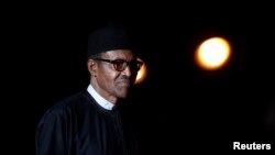Presiden Nigeria, Muhammadu Buhari, tiba untuk menghadiri kunjungan dan makan malam di Museum Orsay di malam sebelum upacara mengenang Hari Gencatan Senjata, 100 tahun setelah berakhirnya Perang Dunia I, di Paris, Perancis, 10 November 2018 (foto: Reuters/Benoit Tessier)