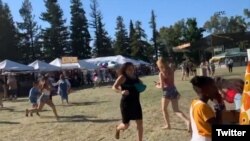 Des images de la chaîne de télévision NBC News ont montré des festivaliers en train de courir alors que des coups de feu retentissaient au Festival de l'ail de Gilroy, l'un des plus importants festivals de gastronomie du pays.