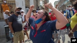 Žena na protestu u Havani (Foto: AP)