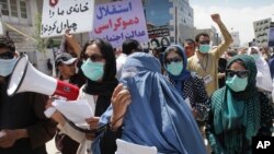 مردم در افغانستان چند بار راهپیمایی کرده و خواستار به کیفر رساندن جنایتکاران جنگی شدند