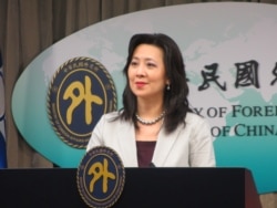 台湾外交部发言人欧江安2020年6月30日在记者会上讲话(美国之音张永泰拍摄)