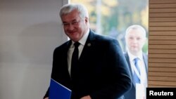 ইউক্রেনের পররাষ্ট্র মন্ত্রী আঁদ্রী সিবিহা ফিউগিতে জি-৭ এর দ্বিতীয় দিনের বৈঠকে যোগ দিয়েছেন। ইটালি,২৬ নভেম্বর, ২০২৪। সিবিহা নেটোর পররাষ্ট্রমন্ত্রীদের আগামি সপ্তাহে ব্রাসেলস’এ অনুষ্ঠিতব্য নেটোর বৈঠকে কিয়েভকে সেই পশ্চিমি সামরিক জোটে যোগ দেওয়ার আমন্ত্রণ জানানোর আহ্বান জানিয়েছেন।