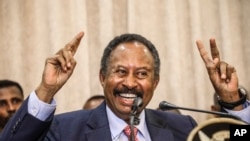 Perdana Menteri Sudan yang baru, Abdalla Hamdok, berbicara dalam konferensi pers di Khartoum, Sudan, 21 Agustus 2019. 