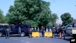 지난달 29일 이라크 바그다드에서 군인들이 미국대사관 등이 있는 그린존 주변을 지키고 있다.