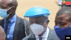 លោក​ Constantino Chiwenga ប្រធានាធិបតី​ស្តីទី​ថ្លែង​ថា ប្រទេស​ស៊ីមបាវ៉េ កំពុង​ស្ថិត​ក្នុង​ដំណើរការ​ទិញ​វ៉ាក់សាំង​បង្ការ​ជំងឺ​កូវីដ១៩ ដើម្បី​ទប់ស្កាត់​ការរាតត្បាត​ដែល​លោក​ថា ស្ថិត​ក្នុង​ស្ថានភាព​គួរឱ្យ​ព្រួយបារម្ភ​នា​ពេល​ថ្មីៗ​នេះ។