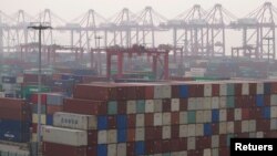 중국 상하이항에 컨테이너들이 쌓여있다. (자료사진)