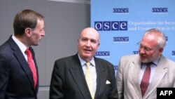 ATƏT-in Minsk qrupunun həmsədrləri Bakıda bəyanatla çıxış ediblər