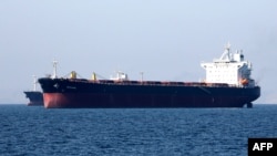 2019年4月30日一艘油轮正在离开伊朗港口城市阿巴斯