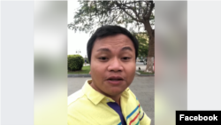 រូបថតដកស្រង់ពីវីដេអូរបស់លោក កូយ សំអាត ដែលប្រើឈ្មោះ "Tep Visal" ខណៈលោកបានបង្ហោះវីដេអូដែលសមត្ថកិច្ចបានចាប់ខ្លួនលោក។ 