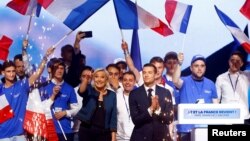 مارین لوپن و جردن باردلا در گردهمایی حزب راست افراطی «اجتماع ملی» در پاریس - آرشیو