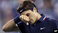 Petenis Swiss Roger Federer kembali kalah oleh pemain non unggulan asal Jerman, Daniel Brands, dalam turnamen Swiss terbuka di negaranya sendiri (foto: dok). 