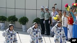 Tiongkok telah sukses mengirimkan astronot ke stasiun antariksa dengan pesawat Shenzhou-9 (foto: dok), dan kini merencanakan pendaratan di Bulan.