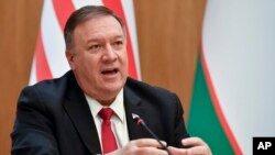 Menlu AS Mike Pompeo dalam konferensi pers di Tashkent, Uzbekistan, 3 Februari 2020. (AP Photo)