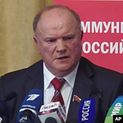 共产党领袖久加诺夫在新闻发布会上