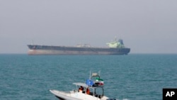 Iranski gliser u blizini britanskog tankera u Ormuskom moreuzu