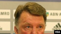 Kontrak pelatih Bayern Munich, Louis van Gaal, diperpanjang hingga Juni 2012.