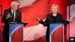 星期四晚上，美国民主党总统参选人希拉里·克林顿和桑德斯在新罕布什尔州城市达勒姆举行辩论会。