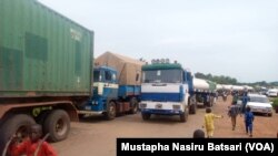 Manyan motoci dauke da koko