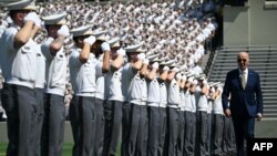 AQSh Prezidenti Jo bayden Nyu-York shtatining Vest-Poynt shahrida joylashgan AQSh Harbiy akademiyasi bitiruvchilari oldida so'zladi, 25-may, 2024-yil