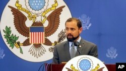 ፎቶ ፋይል፡ የዩናይትድ ስቴትስ የሱዳን ልዩ መልዕክተኛ ቶም ፔሬሎ እንደ አውሮፓውያን አቆጣጠር በ2015 ዓ.ም የታላላቅ ኃይቆች አካባቢ መልዕክተኛ በነበሩበት ወቅት። 