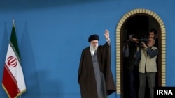 İran siyasətində istənilən həyati məsələdə son söz ali dini lider Ayətulla Əli Xameneyiyə məxsusdur.