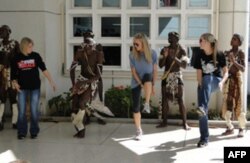 Xorijda bilim olish o'zga xalqlar hayoti bilan yaqindan tanishish, o'z madaniyatini targ'ib qilish imkoniyatini beradi