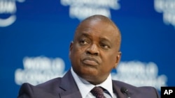 Le président du Botswana, Mokgweetsi, Eric Keabatswe Masisi, participe à une table ronde au Forum économique mondial de Davos, en Suisse, le mardi 21 janvier 2020.