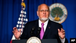Kepala Pusat Pencegahan dan Pengendalian Penyakit (CDC), Robert Redfield memberikan keterangan kepada media di Washington DC (foto: dok). 