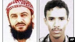 Jamal Ahmed Mohammed Ali al-Badawi (kiri) dan Fahd Al-Quso dicari atas tuduhan serangan atas kapal USS Cole yang menewaskan 17 tentara AS tahun 2000 (Foto: dok). Quso diberitakan telah tewas dalam serangan udara AS di Yaman, Minggu (6/5).