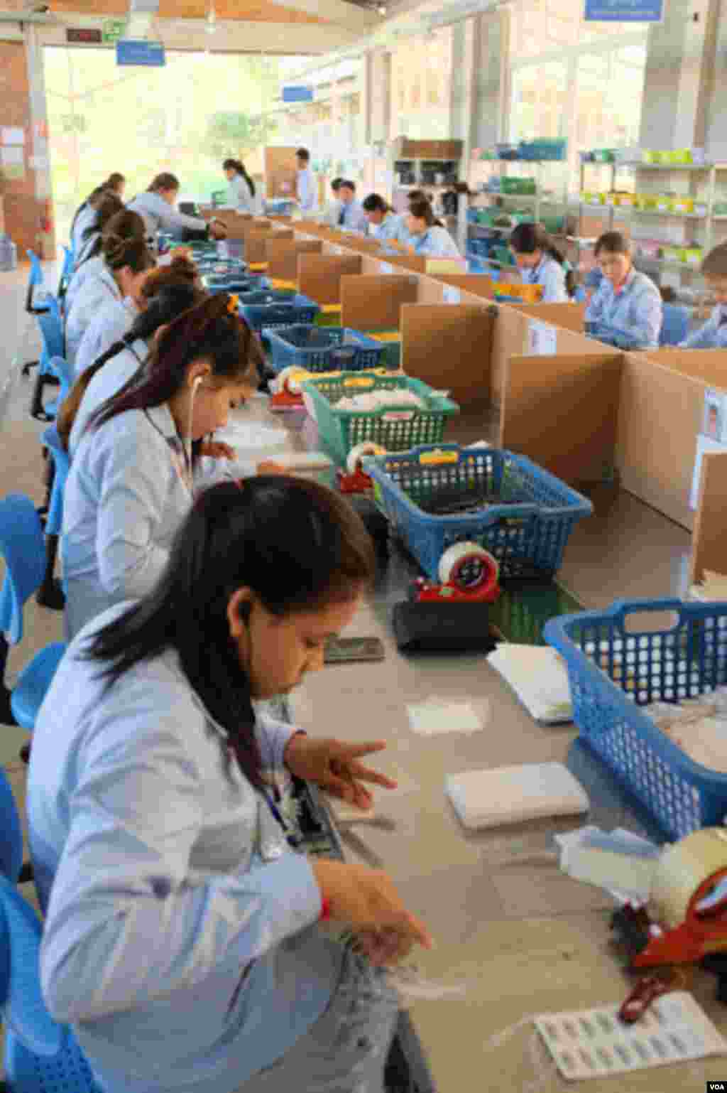 As is standard in the industry in Cambodia, workers are on the job six days per week for eight hours per day. (S. Herman/VOA)