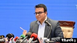 সাপ্তাহিক সংবাদ সম্মেলনে পররাষ্ট্র মন্ত্রণালয়ের মুখপাত্র মোহাম্মদ রফিকুল আলম। ১৩ ফেব্রুয়ারি, ২০২৫।