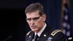 រូបឯកសារ៖ ឧត្តម​សេនីយ៍ Joseph Votel មេបញ្ជាការ​នៃ​ទីបញ្ជាការ​កណ្ដាល​របស់​សហរដ្ឋ​អាមេរិក ថ្លែង​ទៅកាន់​អ្នកសារ​ព័ត៌មាន កាល​ពី​ឆ្នាំ​២០១៦ នៅ​មន្ទីរ​បញ្ចកោណ។