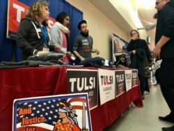 Eileen Tepper, left, and other supporters greet a voter asking about issues supported by now former Democratic presidential candidate Tulsi Gabbard. Gabbard dropped out of the race March 19. (Carolyn Presutti/VOA)