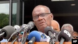 FILE - Perdana Menteri terpilih Kepulauan Solomon Jeremiah Manele dalam konferensi pers di Honiara, Kepulauan Solomon, 2 Mei 2024. (Perusahaan Penyiaran Australia via AP)