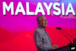 លោក​នាយករដ្ឋមន្ត្រី​ម៉ាឡេស៊ី Mahathir Mohamad ថ្លែង​សុន្ទរកថា​នៅ​ក្នុង​ក្រុង Putrajaya ប្រទេស​ម៉ាឡេស៊ី កាលពី​ថ្ងៃទី៩ ខែឧសភា ឆ្នាំ២០១៩។