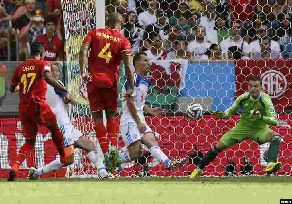 Belgium&#39;s Divock Origi scores against Russia during their match at the Maracana stadium in Rio de Janeiro, June 22, 2014.