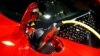 Sebuah obil sport hybrid Ferrari SF90 Stradale sedang diisi daya. Mobil masa depan akan menggunakan listrik, yang sebagian mungkin dibuat dengan cetakan tiga dimensi, dan bisa karaoke sambil berkendara.(Foto: REUTERS/Arnd Wiegmann)