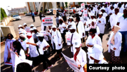 Likitocin Najeriya yayin wata zanga-zanga da suka yi (Hoto: Channels TV)