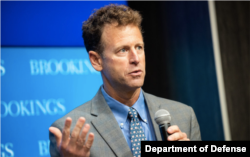资料照：布鲁金斯学会高级研究员、国防问题专家欧汉龙。（照片来自美国国防部）
