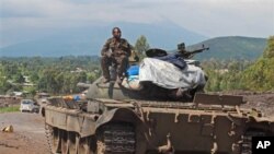 Soda moko ya mampinga ma Ekolo Congo démocratique likolo ya likalo na nzela ya Rutshuru, epayi bitumba na M23 bingalaki, pene na Goma, Congo, November 19, 2012.